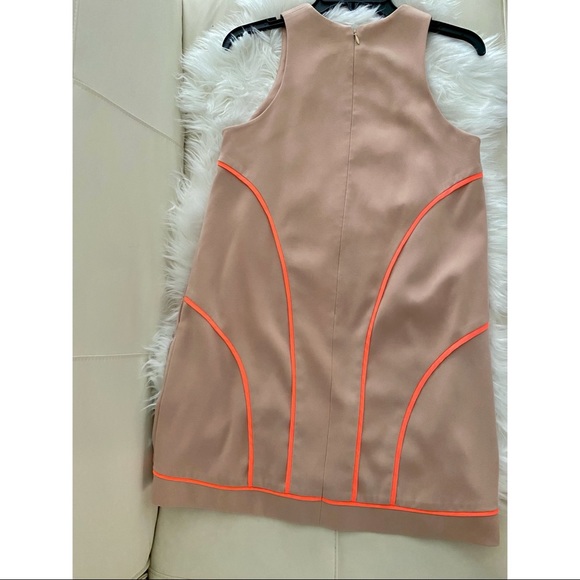 C/MEO COLLECTIVE Flowy w/ Neon Orange Art Deco Piping MIDI Dress w/ pockets - Picture 2 of 7